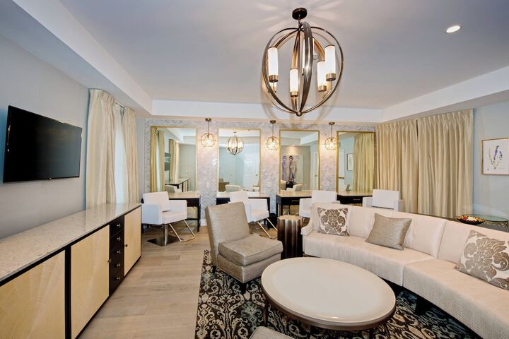 Ballroom/Hall 96 of 102