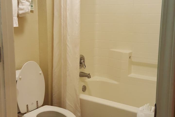 Room 33 of 43