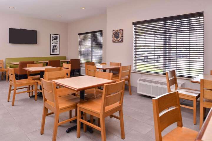 Country Inn & Suites by Radisson Omaha Airport, IA
