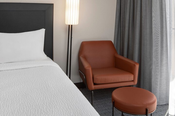 Room 33 of 48