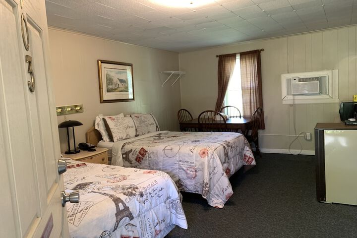 Phillips Historic Motel & Cottages