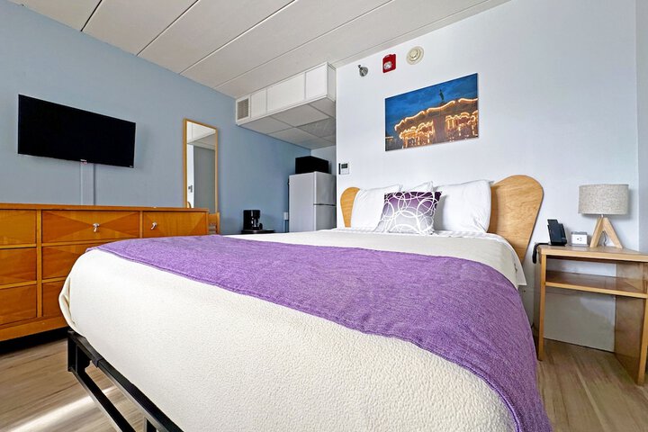Room 40 of 77