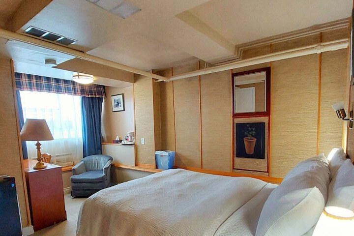 Room 61 of 71
