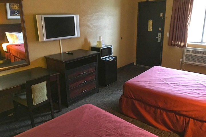 Room 8 of 12