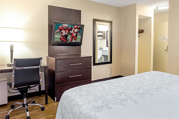 Red Roof Inn PLUS+ Wichita East