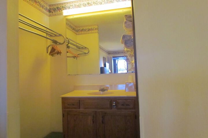 Room 4 of 11