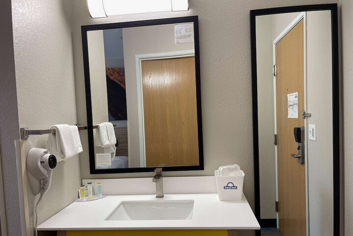 Room 27 of 56