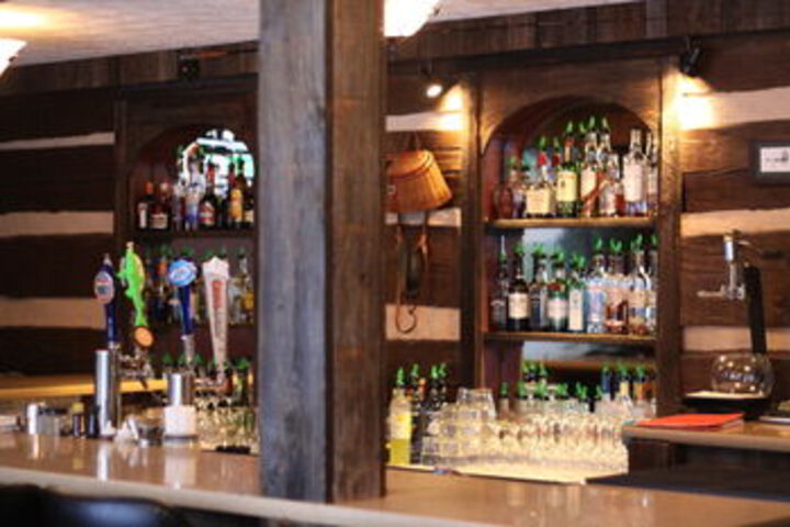 Edgewater Inn & Riverside Grill