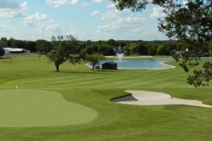 Salado Cottage Retreat near Downtown