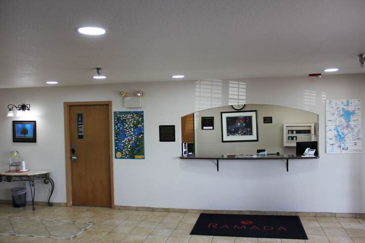 Ramada by Wyndham Spirit Lake / Okoboji