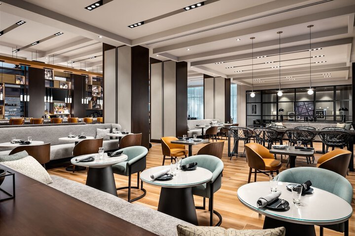 Sheraton Gateway Hotel in Toronto International Airport