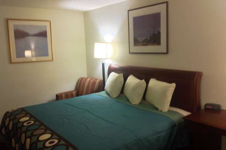 Room 18 of 23