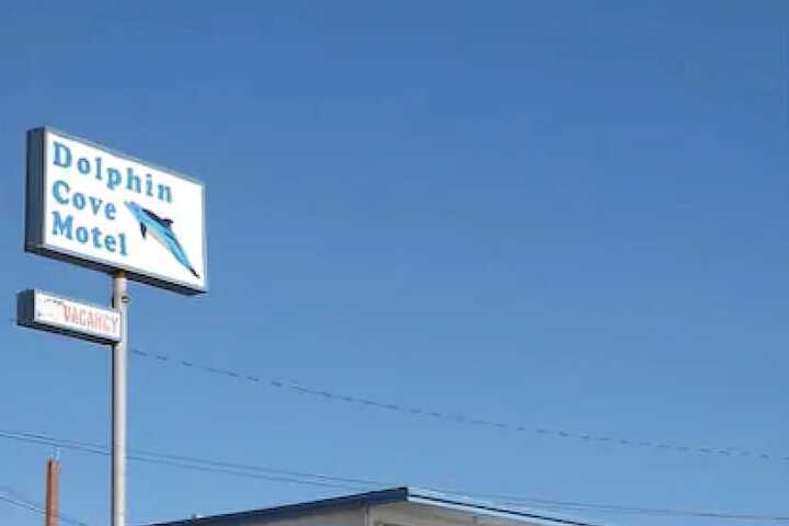 Dolphin Cove Motel