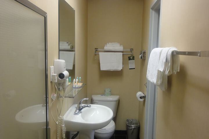 Room 10 of 33