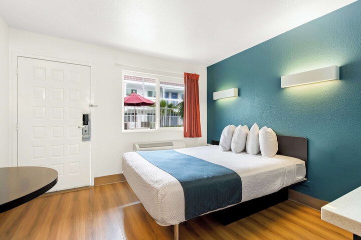 Room 15 of 20