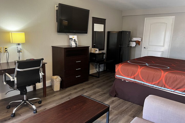 Room 37 of 43