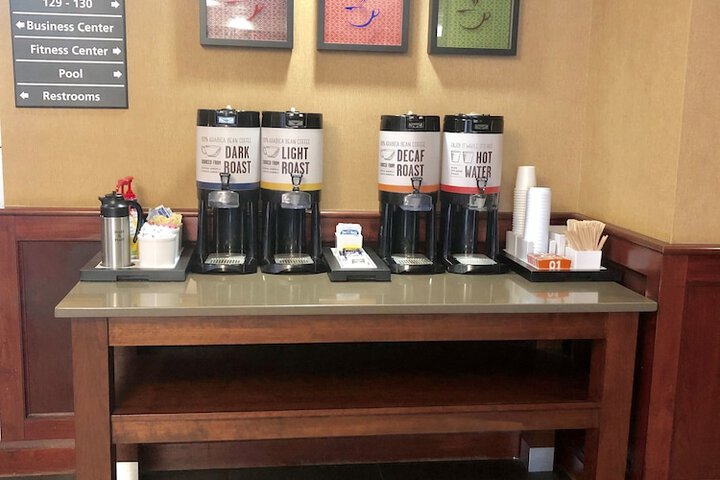 Hampton Inn & Suites Norfolk-Airport