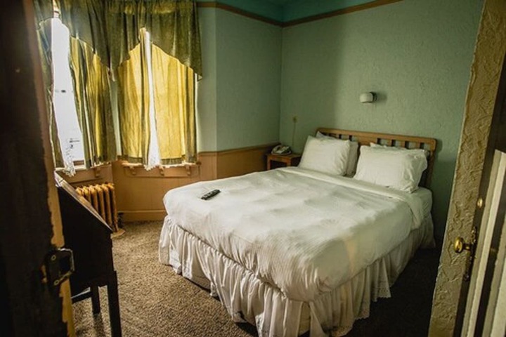 Room 52 of 92