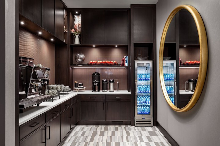 Sheraton Gateway Hotel in Toronto International Airport
