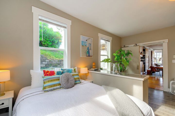 Gig Harbor House w / Private Beach + Views!
