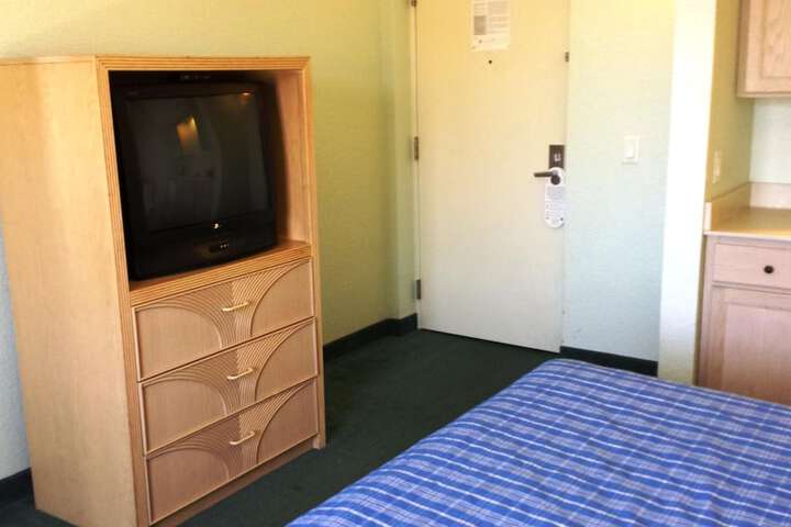Room 24 of 35