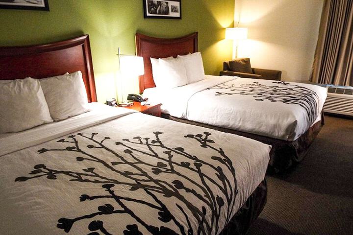 Room 21 of 37