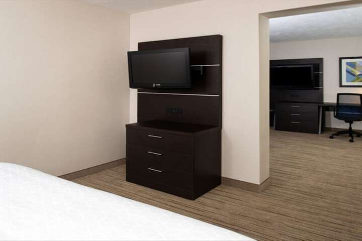Room 32 of 59