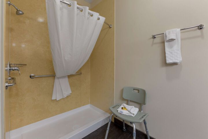 Best Western Plus The Four Corners Inn
