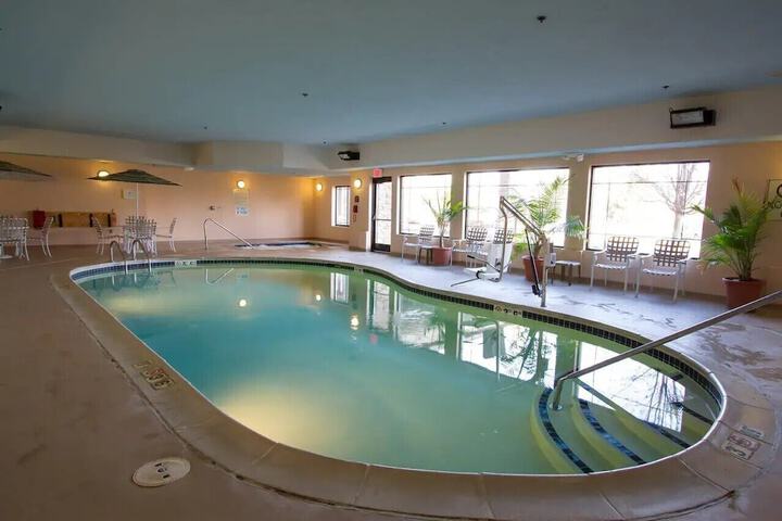 Comfort Suites Grand Rapids North