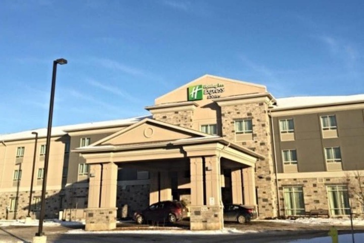 Holiday Inn Express & Suites Thunder Bay by IHG