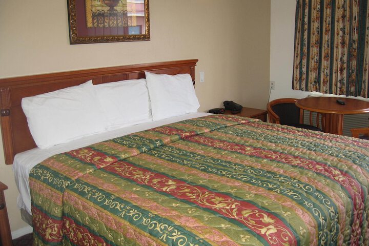 Room 13 of 34