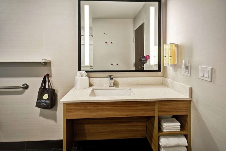 Room 25 of 46