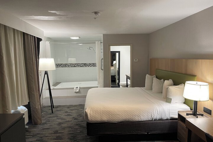 Room 13 of 32
