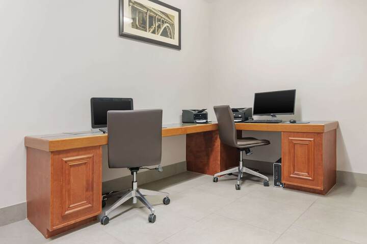 Business Center 41 of 41