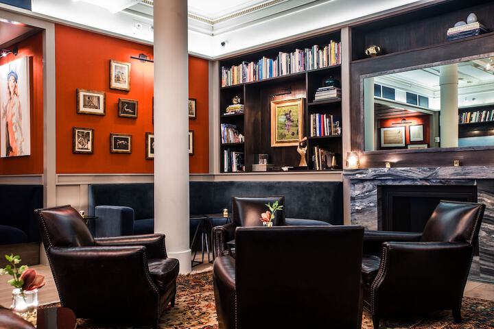 Lounge 49 of 54