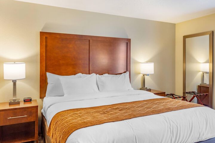 Comfort Inn DeKalb - University Area