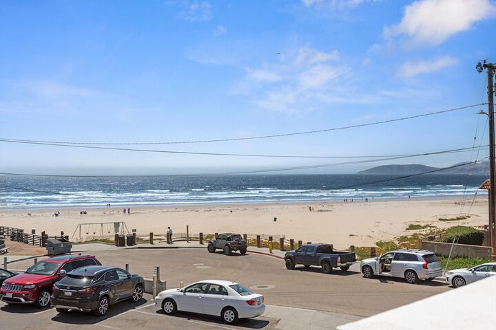 Beach House Inn & Suites