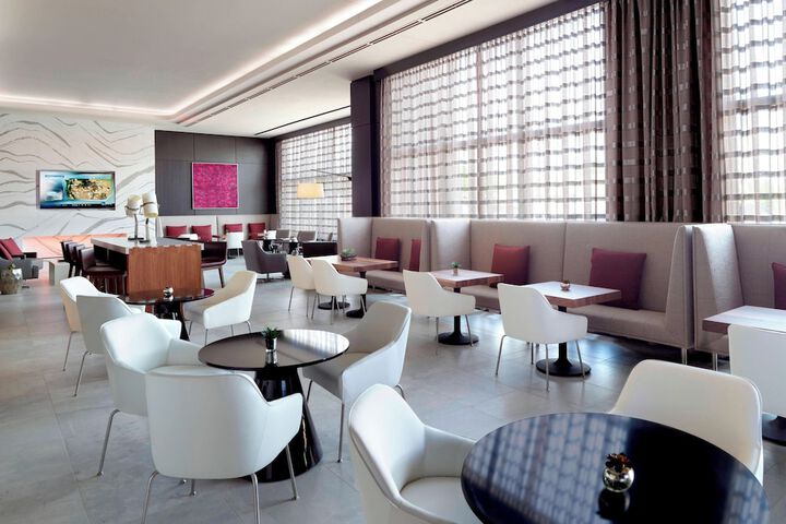 Lounge 42 of 46