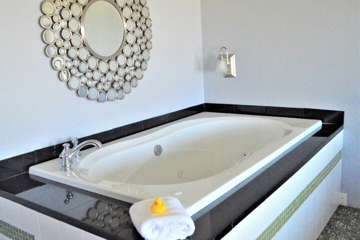 Hot Tub 34 of 40