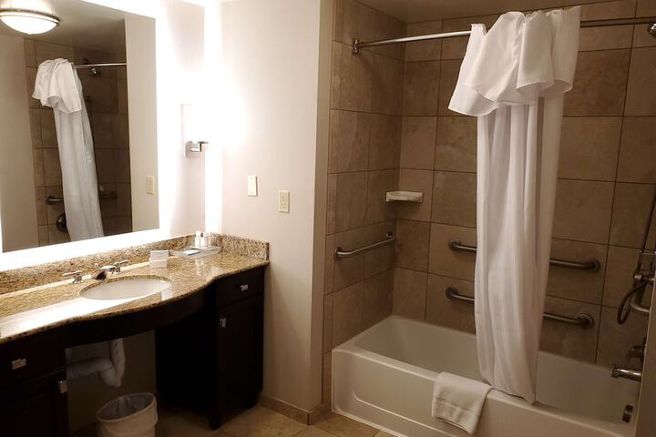 Room 21 of 38