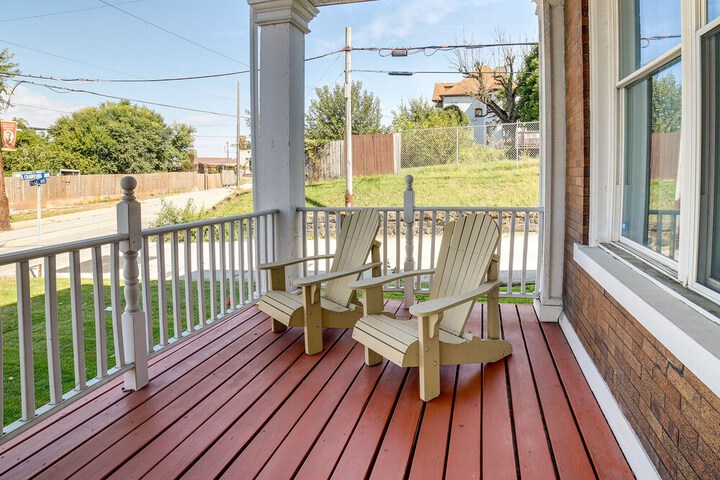 Inviting Connellsville Getaway w / Deck!