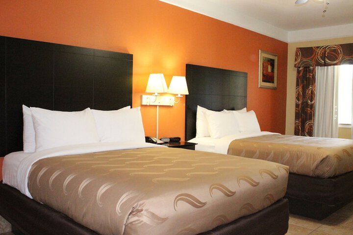 Quality Inn & Suites at the Outlets Mercedes / Weslaco