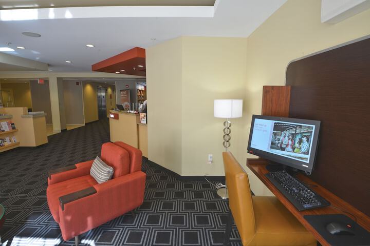 Business Center 26 of 26
