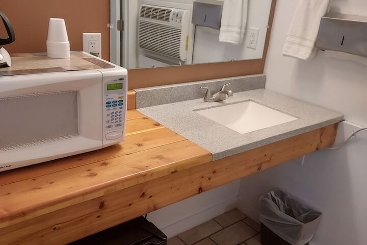 Room 6 of 6