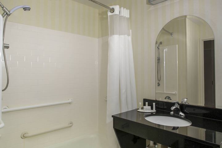 Room 13 of 27