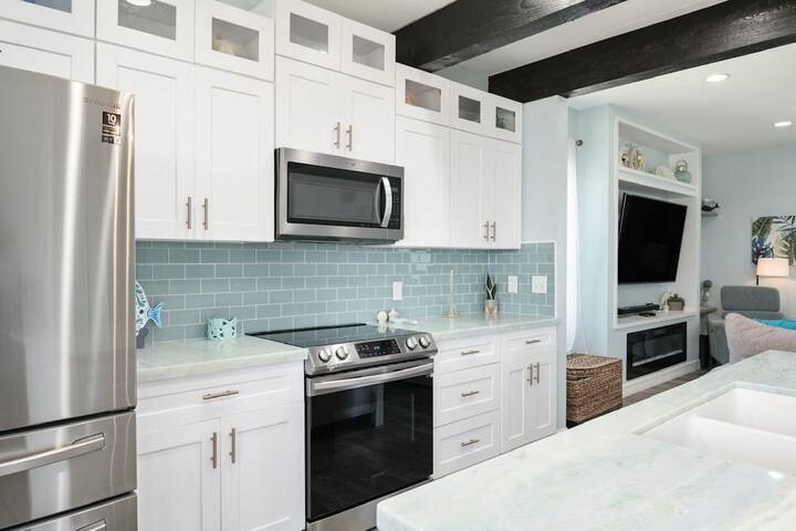Sunrise Paradise 3 Bedroom Home by RedAwning