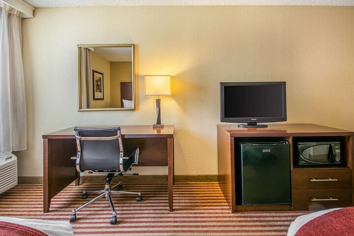 Room 27 of 77