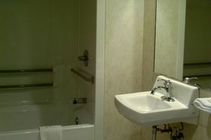 Campton Parkway Inn