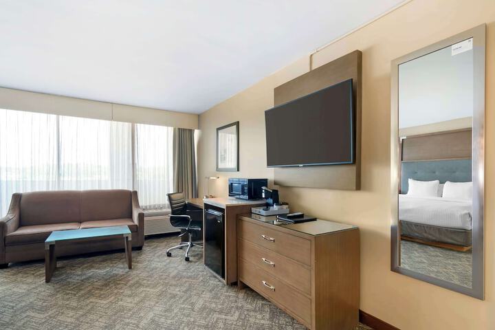 Best Western Plus Kansas City Sports Complex Hotel