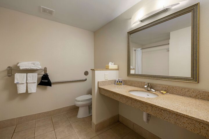 Room 21 of 40